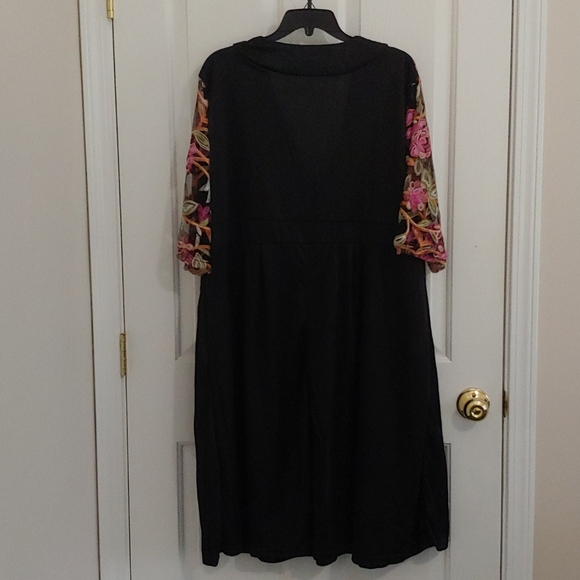 Gorgeous Embroidered Floral Dress!! - Picture 2 of 7